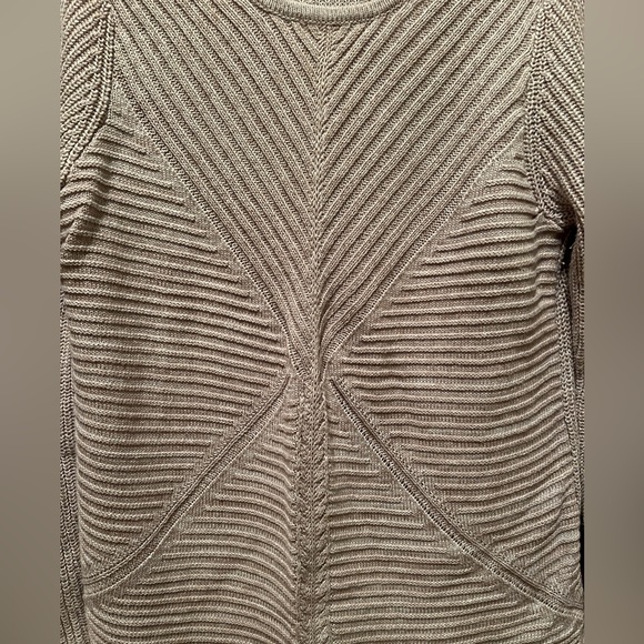 WOMENS DANA BUCHMAN SWEATER WITH DESIGN SIZE MEDIUM (LIKE NEW) - Picture 2 of 5